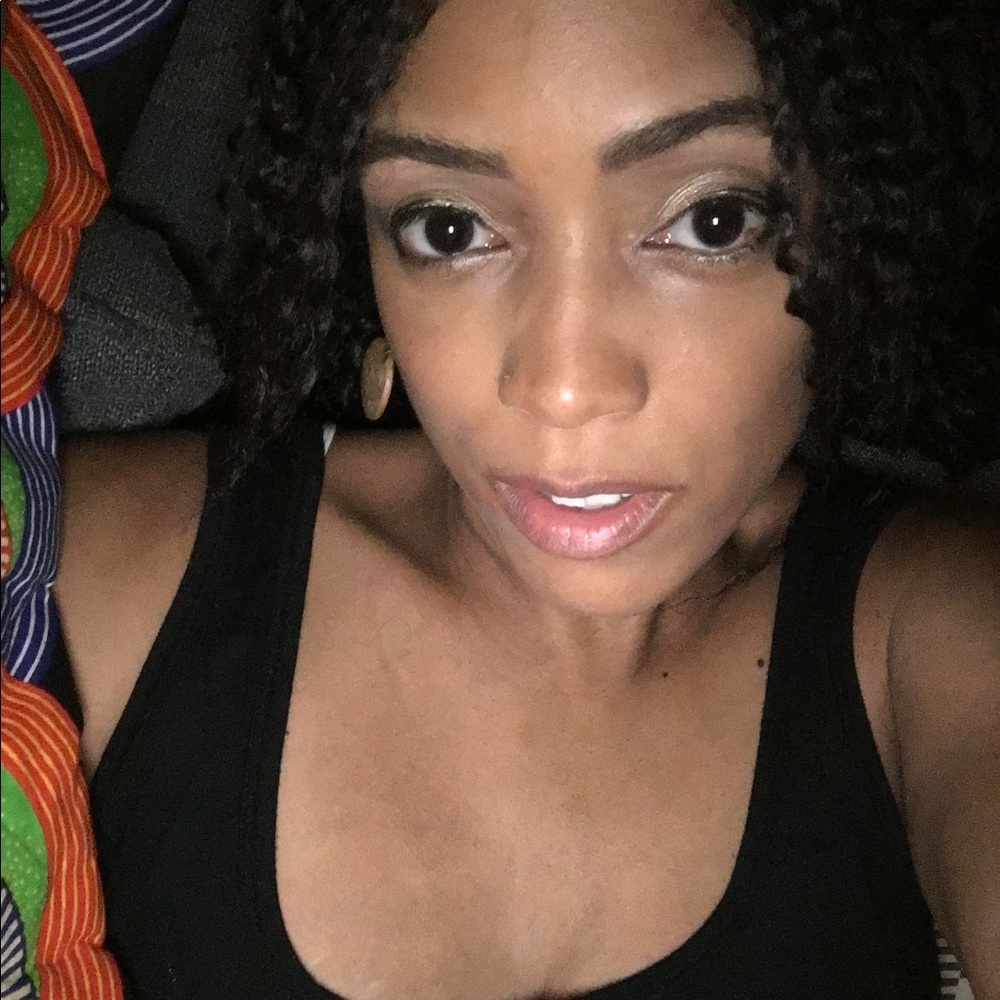 Meet your Posher, Amina
